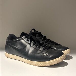 Nike Shoes / Women’s 7